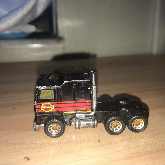 Matchbox 1981 Harley Davidson Road Riders Kenworth K100 Cabover Semi Tractor - Picture 4 of 5